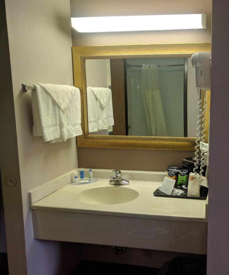 Royal Inn Suites Huntington Extérieur photo