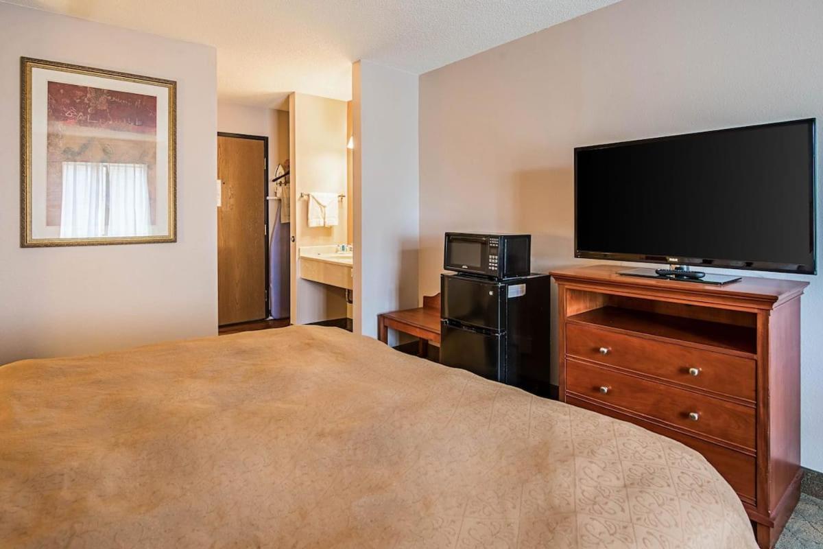Royal Inn Suites Huntington Extérieur photo